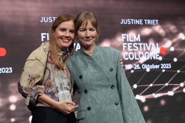 v.l. Regisseurin Justine TRIET, Schauspielerin Sandra HUELLER, Hüller, Regisseurin Justine TRIET erhaelt den Filmpreis Koeln, Film Festival Cologne awards in Koeln, 26.10.2022.