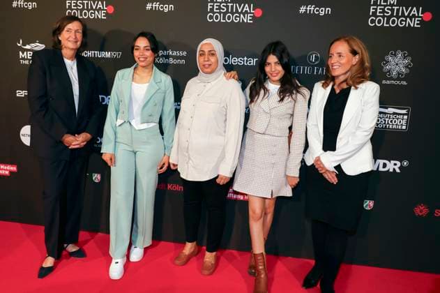Olfa Hamrouni mit ihren Töchtern Eya und Tayssir bei der Verleihung der Cologne Awards auf dem 33. Film Festival Cologne 2023 im E-Werk. Köln, 26.10.2023