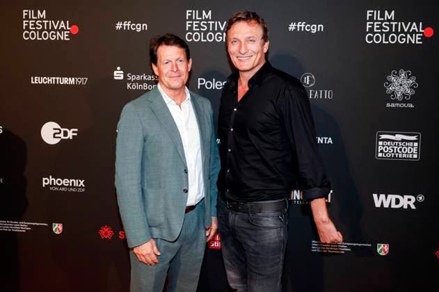 Oliver Masucci mit Gast bei der Verleihung der Cologne Awards auf dem 33. Film Festival Cologne 2023 im E-Werk. Köln, 26.10.2023