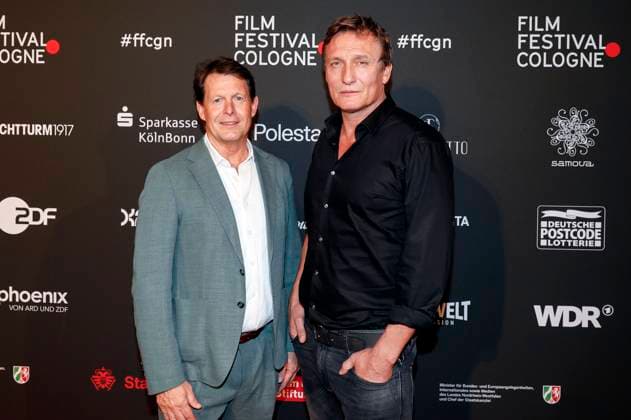 Oliver Masucci mit Gast bei der Verleihung der Cologne Awards auf dem 33. Film Festival Cologne 2023 im E-Werk. Köln, 26.10.2023