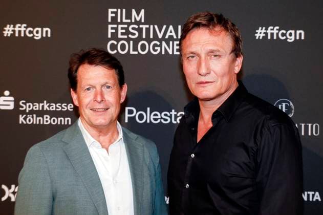 Oliver Masucci mit Gast bei der Verleihung der Cologne Awards auf dem 33. Film Festival Cologne 2023 im E-Werk. Köln, 26.10.2023