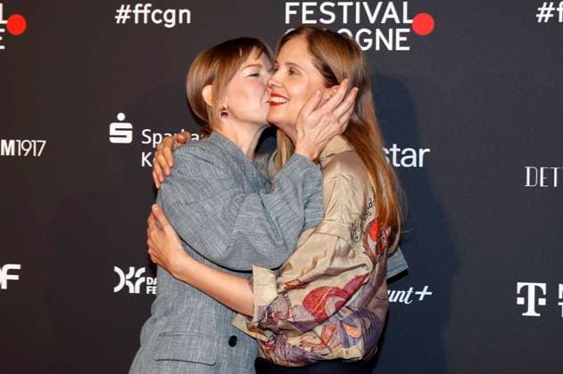 Sandra Hüller und Justine Triet bei der Verleihung der Cologne Awards auf dem 33. Film Festival Cologne 2023 im E-Werk. Köln, 26.10.2023