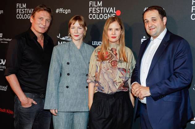 Oliver Masucci, Sandra Hüller, Justine Triet und Nathanael Liminski bei der Verleihung der Cologne Awards auf dem 33. Film Festival Cologne 2023 im E-Werk. Köln, 26.10.2023
