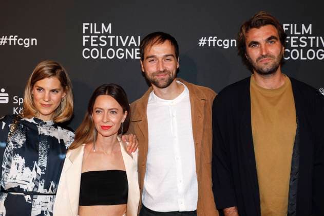 Bettine Langehein, Bianca Hauda, Gast und Marco Wolter bei der Verleihung der Cologne Awards auf dem 33. Film Festival Cologne 2023 im E-Werk. Köln, 26.10.2023