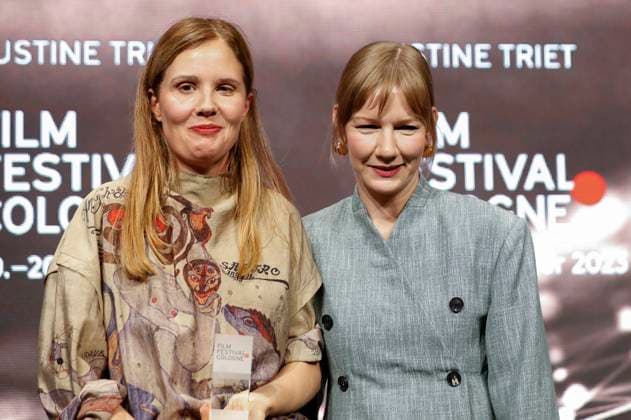 Justine Triet und Sandra Hüller bei der Verleihung der Cologne Awards auf dem 33. Film Festival Cologne 2023 im E-Werk. Köln, 26.10.2023