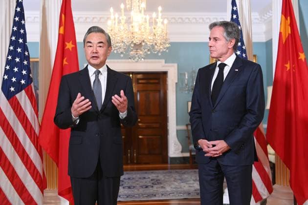 News Themen der Woche KW43 News Bilder des Tages (231027) -- WASHINGTON, Oct. 27, 2023 -- Wang Yi, member of the Political Bureau of the Communist Party of China Central Committee and Chinese foreign minister, holds talks with U.S. Secretary of State Antony Blinken in Washington, the United States, Oct. 26, 2023. Wang is on a visit to the United States at the invitation of the U.S. secretary of state. U.S.-WASHINGTON-WANG YI-ANTONY BLINKEN-TALKS LiuxJie 