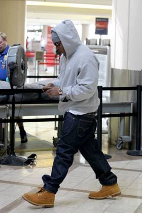 EXCLUSIVE LL Cool J goes incognito in a hoody and sunglasses as he makes his way through LAX 106283, EXCLUSIVE LOS ANGELES, CALIFORNIA - Sunday October 6, 2013. LL Cool J goes incognito in a hoody and sunglasses as he makes his way through LAX. , Credit:PacificCoastNews.com Avalon USA, Los Angeles  Copyright: xPacificCoastNews.comx xAvalonx 0519117113