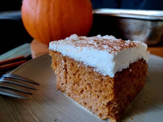 September 27, 2023: Sweet spongy and custard-like, the Domestic Rebel s pumpkin spice tres leches cake brings all the fall feels. - ZUMAm67_ 20230927_zaf_m67_087 Copyright: xAmyxDrewxThompsonx