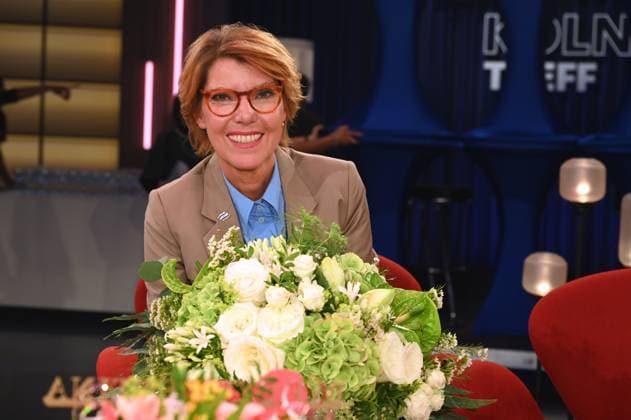 Entertainment Themen der Woche KW43 Moderatorin Bettina Böttinger verabschiedet sich als Moderatorin in der WDR Talkshow Kölner Treff bye Bye Bettina *** Presenter Bettina Böttinger says goodbye as host of the WDR talk show Kölner Treff bye Bye Bettina