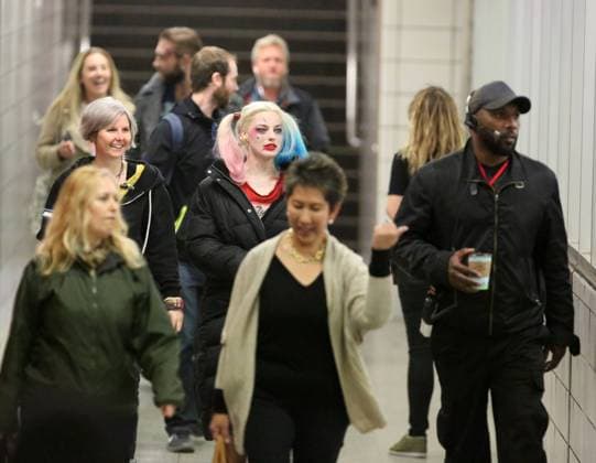 EXCLUSIVE: Jai Courtney gets cozy with Margot Robbie s assistant as Suicide Squad films subway scenes in Toronto 138035, EXCLUSIVE: Jai Courtney gets cozy with Margot Robbie s assistant as Suicide Squad films subway scenes in Toronto. Also spotted Joel Kinnaman, Jay Hernandez and Karen Fukuhara.Toronto, Canada - Monday June 1, 2015. CANADA OUT, Credit:PacificCoastNews Avalon Canada, Toronto  Copyright: xPacificCoastNewsx xAvalonx 0519413680