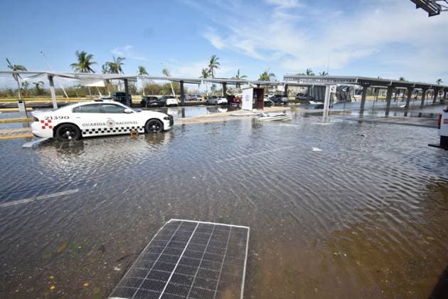 (231028) -- GUERRERO, Oct. 28, 2023 -- This photo taken on Oct. 26, 2023 shows a road after being attacked by Hurricane Otis in Acapulco, state of Guerrero, Mexico. Hurricane Otis left at least 27 people dead and four missing as it hit the coast of the southern Mexican state of Guerrero Wednesday morning as a Category 5 hurricane, an official said Thursday. (Photo by Xinhua) MEXICO-GUERRERO-HURRICANE OTIS DassaevxTellezxAdame 
