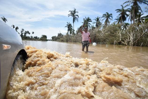 (231028) -- GUERRERO, Oct. 28, 2023 -- This photo taken on Oct. 26, 2023 shows a woman walking on a flooded road after being attacked by Hurricane Otis in Acapulco, state of Guerrero, Mexico. Hurricane Otis left at least 27 people dead and four missing as it hit the coast of the southern Mexican state of Guerrero Wednesday morning as a Category 5 hurricane, an official said Thursday. (Photo by Xinhua) MEXICO-GUERRERO-HURRICANE OTIS DassaevxTellezxAdame 