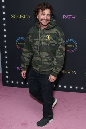 Darren Dzienciol Pop Icons Halloween Party - LA American actor Emile Hirsch arrives at Darren Dzienciol s Pop Icons Halloween Party 2023 Presented By Solisca Tequila and PATH Water held at a Private Residence on October 27, 2023 in Beverly Hills, Los Angeles, CA, USA. Photo by Xavier Collin Image Press Agency ABACAPRESS.COM Los Angeles CA United States  Copyright: xCollinxXavier ImagexPressxAgencyxABACAx 873656_063 CollinxXavier ImagexPressxAgencyxABACAx 873656_063