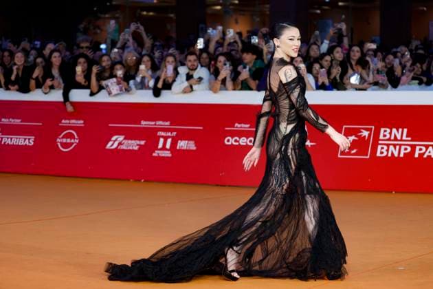Entertainment Themen der Woche KW43 Entertainment Bilder des Tages October 28, 2023, ROME, ITALY: Italian actor Maria Esposito arrives for the screening of the movie ˜Mare Fuori 4™ at the 18th annual Rome International Film Fest in Rome, Italy, 28 October 2023. The Festa del Cinema di Roma runs from 18 to 29 October 2023. ANSA FABIO FRUSTACI ROME ITALY  - ZUMAa110 20231028_zaf_a110_043 Copyright: xFabioxFrustacix