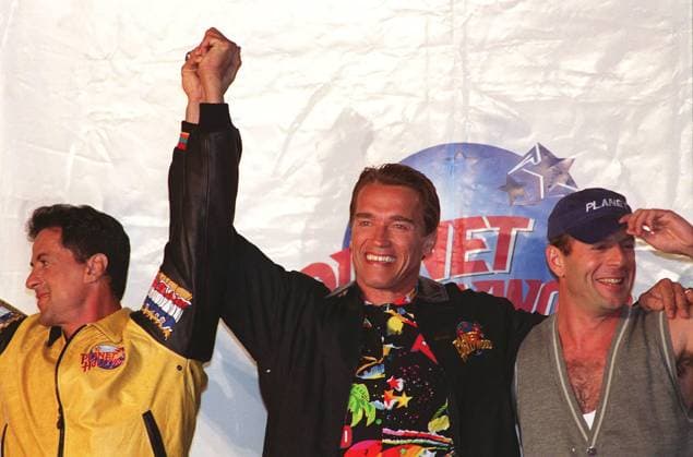 Left to Right: SYLVESTER STALLONE; ARNOLD SCHWARZENEGGER and BRUCE WILLIS, American Actors (At the opening of the Planet Hollywood Restaurant in London) Bandphoto Agency Photo B21 005924 A-36 17.05.1993 Left to Right: SYLVESTER STALLONE; ARNOLD SCHWARZENEGGER and BRUCE WILLIS, American Actors (At the opening of the Planet Hollywood Restaurant in London) Bandphoto Agency Photo B21 005924 A-36 17.05.1993, Credit:Avalon United Kingdom  Copyright: xAvalonx 0506699840