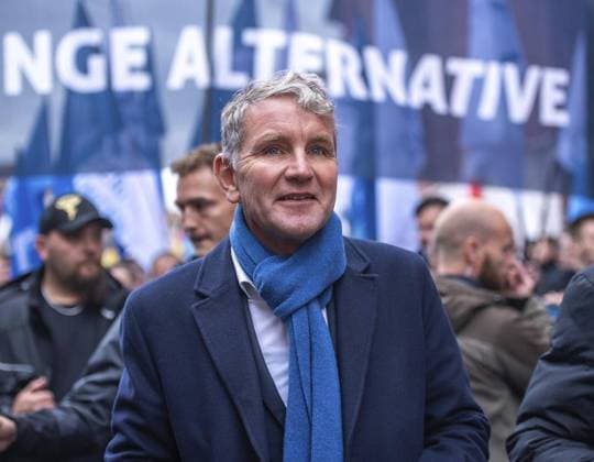 News Themen der Woche KW43 News Bilder des Tages AFD-DEMONSTRATION DER OSTEN STEHT ZUSAMMEN *** NUR FÜR REDAKTIONELLE ZWECKE *** EDITORIAL USE ONLY ***<p>28 10 2023-Erfurt: Björn Höcke, AfD-Landeschef in Thüringen, während de AfD-Demonstration unter dem Motto: Der Osten steht zusammen in Erfurt. ( Deutschland Thueringen Erfurt Copyright: SaschaxFromm *** AFD DEMONSTRATION THE EAST STANDS TOGETHER FOR EDITORIAL PURPOSES ONLY EDITORIAL USE ONLY p 28 10 2023 Erfurt Björn Höcke, AfD leader in Thuringia, during de AfD demonstration under the slogan The East Stands Together in Erfurt Germany Thueringen Erfurt Copyright SaschaxFromm Copyright: SaschaxFromm doc7slaf2y66ft1leegpnqd ,EDITORIAL USE ONLY