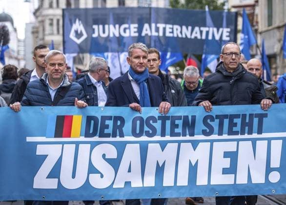 AFD-DEMONSTRATION DER OSTEN STEHT ZUSAMMEN *** NUR FÜR REDAKTIONELLE ZWECKE *** EDITORIAL USE ONLY ***<p>28 10 2023-Erfurt: Demonstration des AfD unter dem Motto: Der Osten steht zusammen u.a. mit den AfD-Landesvorsitzenden Björn Höcke (Thüringen), Martin Reichardt (Sachsen-Anhalt), Birgit Bessin (Brandenburg), Jörg Urban (Sachsen) und Leif-Erik Holm (Mecklenburg-Vorpommern) ( Deutschland Thueringen Erfurt Copyright: SaschaxFromm *** AFD DEMONSTRATION THE EAST STANDS TOGETHER FOR EDITORIAL PURPOSES ONLY EDITORIAL USE ONLY p 28 10 2023 Erfurt Demonstration of the AfD under the slogan The East Stands Together including the AfD state chairmen Björn Höcke Thuringia , Martin Reichardt Saxony Anhalt , Birgit Bessin Brandenburg Copyright: SaschaxFromm doc7slaf363dhi13gx2slnf ,EDITORIAL USE ONLY