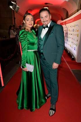 Uwe Herrmann mit Begleitung bei der 15. Hope Gala 2023 im Schauspielhaus. Dresden, 28.10.2023 *** Uwe Herrmann with company at the 15 Hope Gala 2023 at the Schauspielhaus Dresden, 28 10 2023 Foto:xF.xKernx xFuturexImagex hope_3080