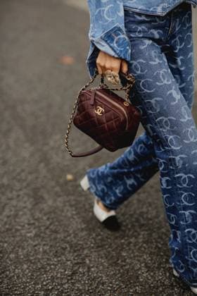 PFW - SS24 Chanel Street style, close up at Chanel Spring Summer 2024 show, held at Grand Palais Ephemere, Paris, France, on October 3rd, 2023. Photo by Marie-Paola Bertrand-Hillion ABACAPRESS.COM Paris France  Copyright: xBertrand-HillionxMarie-Paola ABACAx 873734_032 Bertrand-HillionxMarie-Paola ABACAx 873734_032