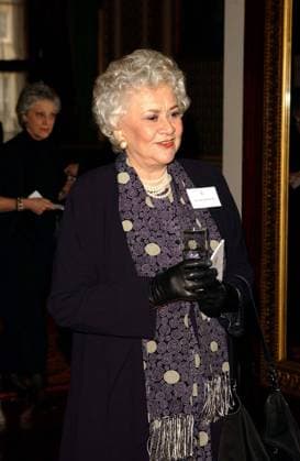 Women s Theme Day - Buckingham Palace Buckingham Palace - London - Actress Dame Joan Plowright attends Women s Theme Day which pays tribute to the achievements and contributions of British women. Date: 11.03.2004., Credit:Photoshot Avalon United Kingdom  Copyright: xPhotoshotx xAvalonx 0506966921