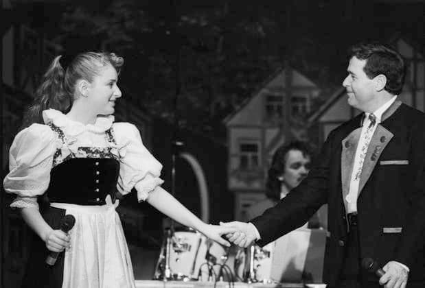 RECORD DATE NOT STATED Stefanie Hertel 04.02.1994, Chemnitz, Stadthalle Chemnitz, Konzert mit Stefanie Hertel und Vater Eberhard Hertel vor ausverkaufter Halle *** Stefanie Hertel 04 02 1994, Chemnitz, Stadthalle Chemnitz, concert with Stefanie Hertel and father Eberhard Hertel in front of sold-out hall