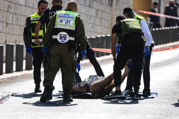 News Themen der Woche KW44 News Bilder des Tages Israeli policeman injured in stabbing attack in Jerusalem JERUSALEM - OCTOBER 30: Police cordon off the area after an Israeli policeman injured in stabbing attack in Jerusalem on October 30, 2023. A Palestinian shot by the police, allegedly responsible for the attack. photo by saeed qaq Copyright: xSAEEDxQAQx 513A6457