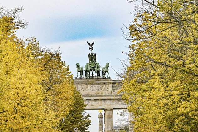Herbstimpressionen *** NUR FÜR REDAKTIONELLE ZWECKE *** EDITORIAL USE ONLY ***<p>Herbstimpressionen, Wetter, Blätter, Laub, Herbstlaub, fotografiert, fotografiert am 30.10.2023 in Berlin Deutschland Berlin Berlin Copyright: MaurizioxGambarini *** Autumn impressions EDITORIAL USE ONLY p autumn impressions, weather, leaves, foliage, autumn leaves, photographed, photographed on 30 10 2023 in Berlin Germany Berlin Copyright MaurizioxGambarini Copyright: MaurizioxGambarini doc7sm0stcw9153ohwolbu ,EDITORIAL USE ONLY