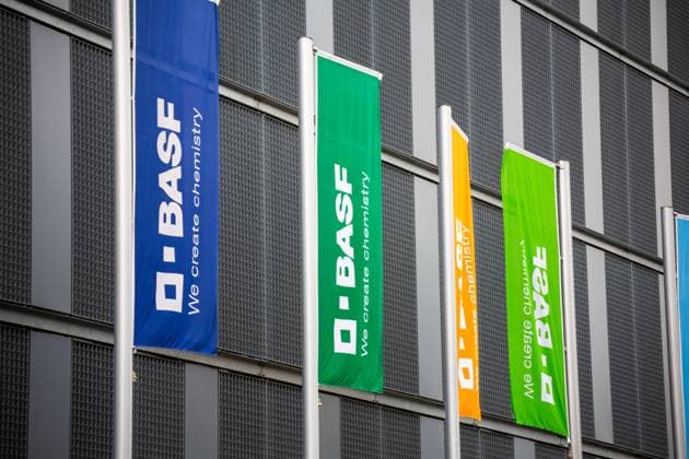 Flaggen der BASF in Ludwigshafen am Rhein *** Flags of BASF in Ludwigshafen on the Rhine Copyright: xx