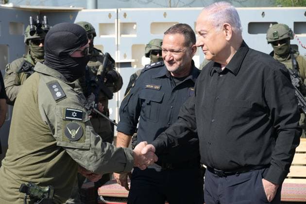 News Themen der Woche KW44 News Bilder des Tages October 30, 2023, Undisclosed, Israel: Prime Minister BENJAMIN NETANYAHU visits Israel Police Unit 33 (Gidonim) at an undisclosed location. Israel is engaged in a war with Hamas of the Gaza Strip following massive rocket fire from the Gaza Strip into Israel, infiltration of gunmen into Israeli territory, massacre of civilian women and children in their homes and hostage taking of civilians and soldiers. 350,000 reservists have been deployed, the Israel Air Force is massively bombing Gaza and ground forces are taking part in incursions into the Gaza Strip. Undisclosed Israel - ZUMAi99_ 20231030_zip_i99_001 Copyright: xAmosxBenxGershom IsraelxGpox