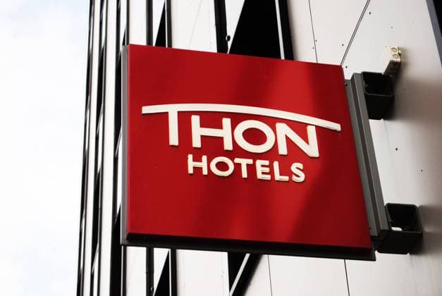 RECORD DATE NOT STATED Sign of Thon Hotels chain. , 1478720.jpg, thon, thon hotels, hotels, hotel, olav thon, sign, logo, trademark, chain, red, tourism, travel, accommodation, norwegian, norway,