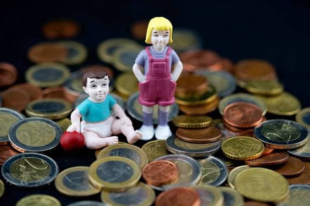 Symbolbild Kindergeld, Kindergrundsicherung Symbolic image Child benefit, basic child allowance BLWS696892 *** Symbol image Child support, Kindergrundsicherung symbolic Image Child benefit, Basic Child Allowance BLWS696892 Copyright: xblickwinkel Steidix