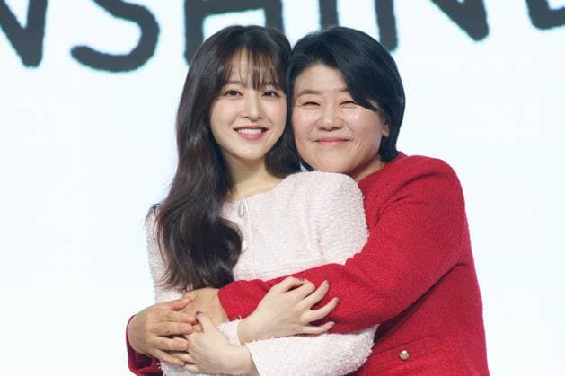 Entertainment Themen der Woche KW44 Entertainment Bilder des Tages Netflix series Daily Dose of Sunshine press conference SEOUL, SOUTH KOREA, NOV 01: South Korean actors Park Bo-young, Lee Jung-eun during Netflix series Daily Dose of Sunshine press conference at the JW Marriott in Seoul, South Korea, on November 01, 2023. Seoul the JW Marriott South Korea 7973_275502 Copyright: xStevexChoxKyewoong PentaxPressx