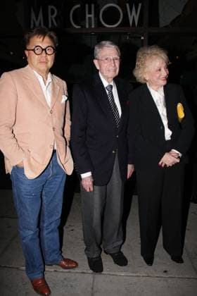 Michael Chow steps outside his world famous Mr Chow restaurant in West Hollywood with Army and Selma Archerd 29344, LOS ANGELES, CALIFORNIA - Tuesday March 17 2009. Michael Chow steps outside his world famous Mr Chow restaurant in West Hollywood with Army and Selma Archerd. Photograph: Josephine Santos, PacificCoastNews.com UK OFFICE: +44 131 557 7760 7761 US OFFICE: 1 310 261 9676, Credit:Josephine Santos, PacificCoastNews.com Avalon USA  Copyright: xJosephinexSantos,xPacificCoastNews.comx xAvalonx 0524110077