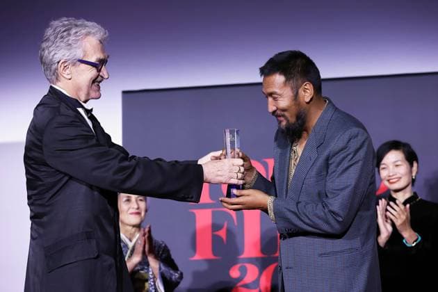 Bilder des Jahres 2023, Entertainment 11 November Entertainment Themen der Woche KW44 Entertainment Bilder des Tages November 1, 2023, Tokyo, Japan: Cast of the film Snow Leopard receive the Tokyo Grand Prix The Governor of Tokyo Award during the closing ceremony for the 36th Tokyo International Film Festival (TIFF) at TOHO Cinemas Hibiya Screen12. Tokyo Japan - ZUMAm191 20231101_aap_m191_032 Copyright: xRodrigoxReyesxMarinx