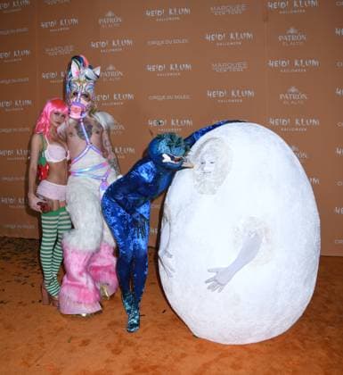 Entertainment Themen der Woche KW44 October 31, 2023, New York, New York, USA: Leni Klum, Bill Kaulitz, Heidi Klum and Tom Kaulitz attend Heidi Klum s 22nd Annual Halloween Party presented by PATRON EL ALTO at Marquee in New York. New York USA - ZUMAp281 20231031_zea_p281_126 Copyright: xPhotoxImagexPressx