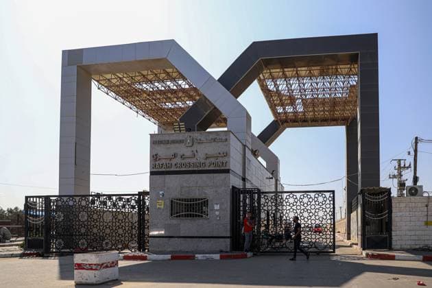 News Themen der Woche KW44 News Bilder des Tages (231101) -- GAZA, Nov. 1, 2023 -- This photo taken on Nov. 1, 2023 shows the Gaza side of the Rafah crossing in the southern Gaza Strip. Some foreign passport holders crossed into Egypt on Wednesday from the Gaza Strip via the Rafah crossing, the only linking point between Egypt and the besieged enclave, local sources told Xinhua. (Photo by Xinhua) (FOCUS) MIDEAST-GAZA-RAFAH-PALESTINIAN-ISRAELI CONFLICT-BORDER CROSSING RizekxAbdeljawad 