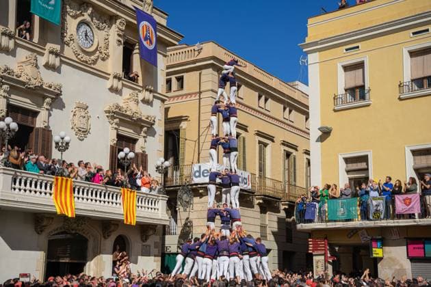 News Themen der Woche KW44 News Bilder des Tages November 1, 2023, Vilafranca del Penedes, Barcelona, Spain: The Castellers of Vilafranca, the Capgrossos of MataroÂ³, the Xiquets of Tarragona and the Castellers of Sants participate with their human towers in the Diada Castellera on All Saints Day, in Vilafranca del Penedes. Vilafranca del Penedes Spain - ZUMAa239 20231101_zip_a239_022 Copyright: xMarcxAsensioxClupesx