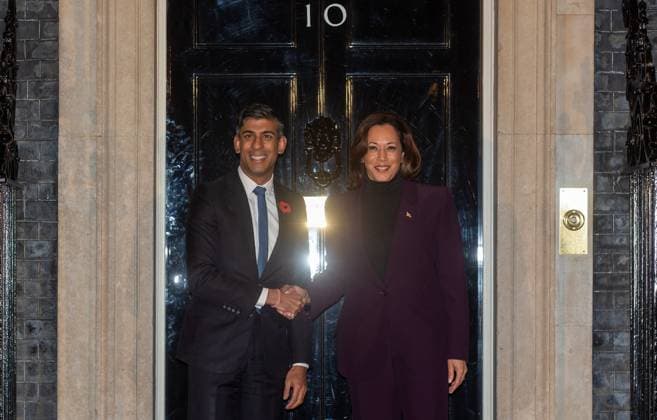 News Themen der Woche KW44 News Bilder des Tages November 1, 2023, London, England, United Kingdom: UK Prime Minister RISHI SUNAK welcomes US Vice President KAMALA HARRIS to 10 Downing. Street. London United Kingdom - ZUMAs262 20231101_zip_s262_033 Copyright: xTayfunxSalcix