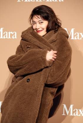 Bilder des Jahres 2023, Entertainment 11 November Entertainment Themen der Woche KW44 November 1, 2023, Tokyo, Japan - Japanese model Hikari Mori poses for photo at Italian fashion brand Max Mara s Teddy Ten Park opening event in Tokyo on Wednesday, November 1, 2023. Max Mara will open a two-day event to celebrate the 10th anniversary of the brand s Teddy Bear Coat from November 2. (photo by Yoshio Tsunoda AFLO)  , aflo_234339815.jpg,