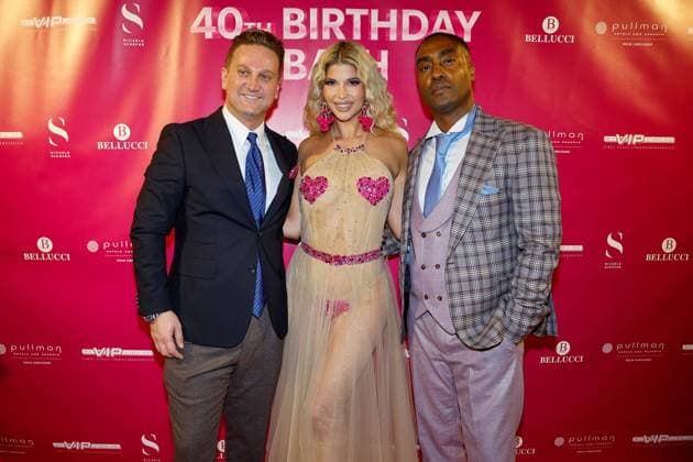Bilder des Jahres 2023, Entertainment 11 November Entertainment Themen der Woche KW44 Entertainment Bilder des Tages Adriano Hess, Micaela Schäfer, Simon Webbe (Boyband BLUE) bei Micas 40th Birthday Bash Party im Bellucci Restaurant Berlin. *** Adriano Hess, Micaela Schäfer, Simon Webbe Boyband BLUE at Micas 40th Birthday Bash Party at Bellucci Restaurant Berlin