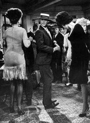 Film Irma La Douce Actors Jack Lemmon and Shirley MacLaine in a scene of the film Hollywood, CA USA  Copyright: xLeoxFuchsx 0093 Jack Lemmon Shirley MacLaine (Irma La Douce) DANCING 2 SET