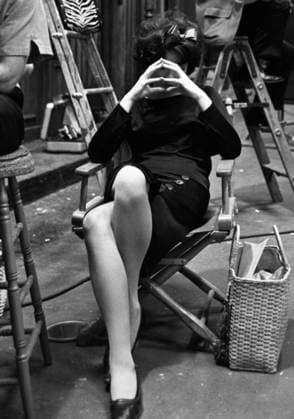 Film Irma La Douce Actress Shirley MacLaine at the set of the film Hollywood, CA USA  Copyright: xLeoxFuchsx 0094 Shirley MacLaine (Irma La Douce) CHAIR CONTEMPLATIVE PORTRAIT