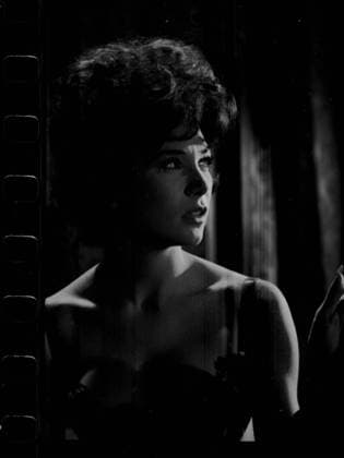 Film Irma La Douce Actress Shirley MacLaine in a scene of the film Hollywood, CA USA  Copyright: xLeoxFuchsx 0220 Shirley MacLaine (Irma La Douce) HALF LIGHT PORTRAIT