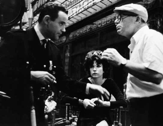 Film Irma La Douce Director Billy wilder with actors Jack Lemmon and Shirley MacLaine at the set of the film Hollywood, CA USA  Copyright: xLeoxFuchsx 0591 Jack Lemmon Shirley MacLaine Billy Wilder (Irma La Douce) DIRECTION SET