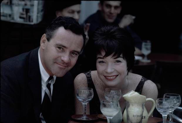 Film Irma La Douce Actors Jack Lemmon and Shirley MacLaine at a Paris cafe Paris France  Copyright: xLeoxFuchsx 0897 Jack Lemmon Shirley MacLaine (Irma La Douce)