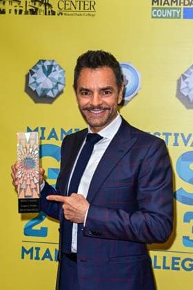 Mexican actor Eugenio Derbez poses with his GEMS Impact award, during the opening of the tenth edition of the GEMS film festival, one of the two annual events of the Miami Film Festival (MFF), today at the Koubek Center in Miami, Florida, United States, 02 November 2023. The GEMS film festival in Miami opened with the feature film Radical , starring the Mexican Eugenio Derbez, who received the GEMS Impact award at this annual event of the seventh art, which takes place this year from November 2 to 5. GEMS Festival in Miami opens with Radical and awards its protagonist Eugenio Derbez !ACHTUNG: NUR REDAKTIONELLE NUTZUNG!  Copyright: xGiorgioxVierax USA233 20231103-55012228888_1