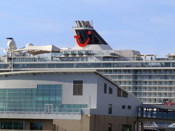 Kreuzfahrt-Mein Schiff Fotoeindruecke bei einer 12 Taegigen Kreuzfahrt von New York (USA) bis Halifax (Canada) und zurueck. Logo, TUI Logo, TUI, TUI Aussenlogo, Schiffslogo TUI, Redereilogo TUI, Schiffslogo, Redereilogo, Schornstein, Schornstein Logo, Kreuzfahrt-Mein Schiff Kreuzfahrtschiff *** cruise Mein Schiff photo impressions on a 12 day cruise from New York USA to Halifax Canada and back logo, TUI logo, TUI, TUI exterior logo, ship logo TUI, ship logo TUI, ship logo, ship logo, ship logo, smokestack, smokestack logo, cruise Mein Schiff cruise ship