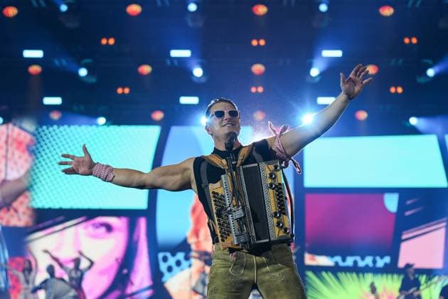Entertainment Themen der Woche KW44 Entertainment Bilder des Tages 03.11.2023, Linz, AUT, Unterwegs in Oberösterreich, Andreas Gabalier, Konzert, Linz, Fototermin, im Bild Andreas Gabalier, TipsArena, Tips Arena, Linz, Österreich, Oesterreich, Konzert, Tournee, Tour 2023, Dirndl-Wahnsinn-Hulapalu, Volks Rock n Roller, *** 03 11 2023, Linz, AUT, On the road in Upper Austria, Andreas Gabalier, concert, Linz, photo shoot, in the picture Andreas Gabalier, TipsArena, Tips Arena, Linz, Austria, Austria, concert, tour, Tour 2023, Dirndl Wahnsinn Hulapalu, Volks Rock n Roller,