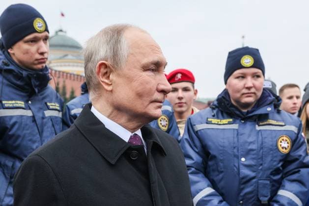 News Themen der Woche KW44 RUSSIA, MOSCOW - NOVEMBER 4, 2023: Russia s President Vladimir Putin takes part in a flower laying ceremony at the monument to Kuzma Minin and Prince Dmitry Pozharsky in Red Square on Russia s National Unity Day. Mikhail Metzel TASS  64375450