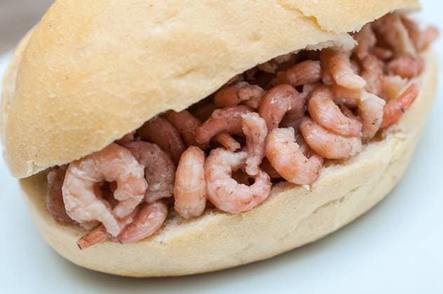frische Nordseekrabben im Brötchen frische Nordseekrabben im Brötchen Copyright: xZoonar.com stockfotos-mgx 20653802
